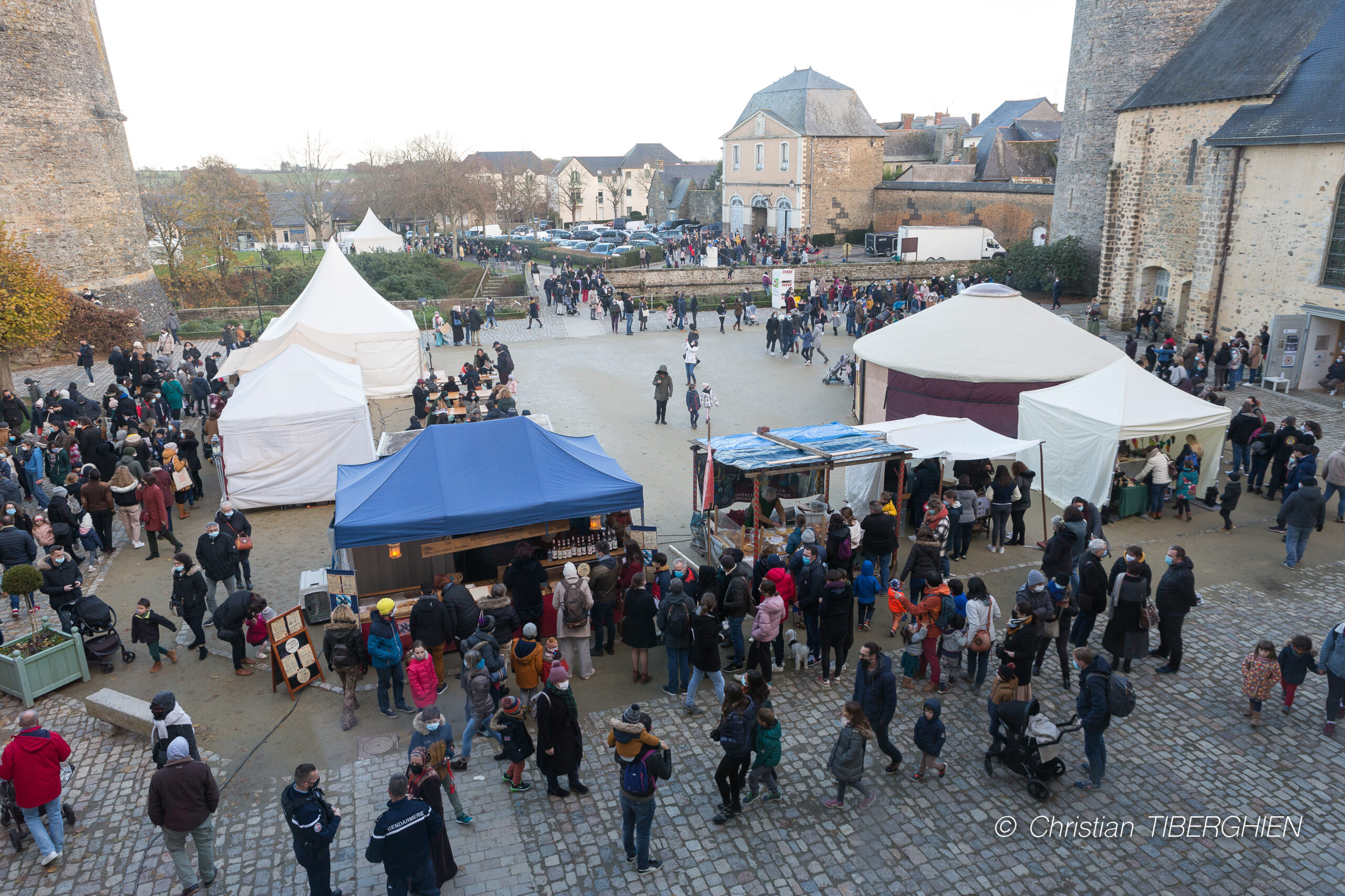 marché médiéval cour du château